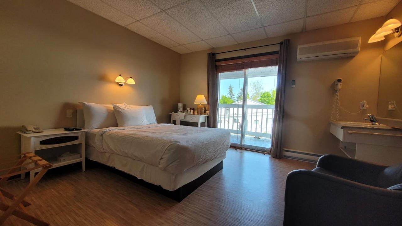 Hotel Aquamer Carleton-sur-Mer Buitenkant foto